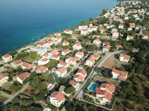 Beautiful villa Clara with a swimming pool in Ko ino near the sea
